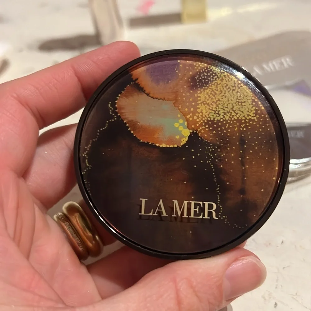 The illuminating powder the la mer